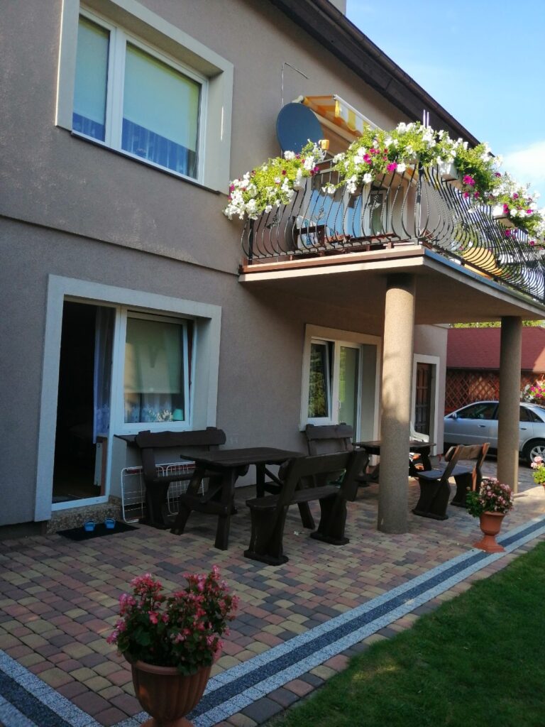 Przytulny pensjonat w Nowęcinie nad jeziorem Sarbsko