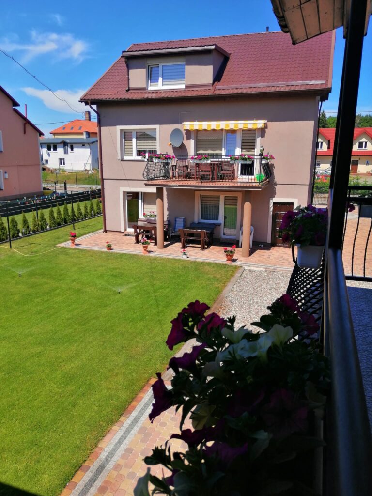 Przytulny pensjonat w Nowęcinie nad jeziorem Sarbsko