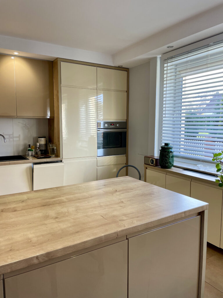 OFERTA SPRZEDAŻY: DOM Z DUSZĄ I POTENCJAŁEM W NOWĘCINIE