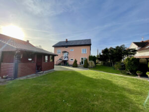 OFERTA SPRZEDAŻY: DOM Z DUSZĄ I POTENCJAŁEM W NOWĘCINIE