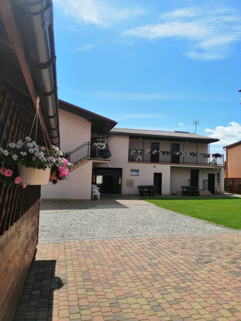 Przytulny pensjonat w Nowęcinie nad jeziorem Sarbsko