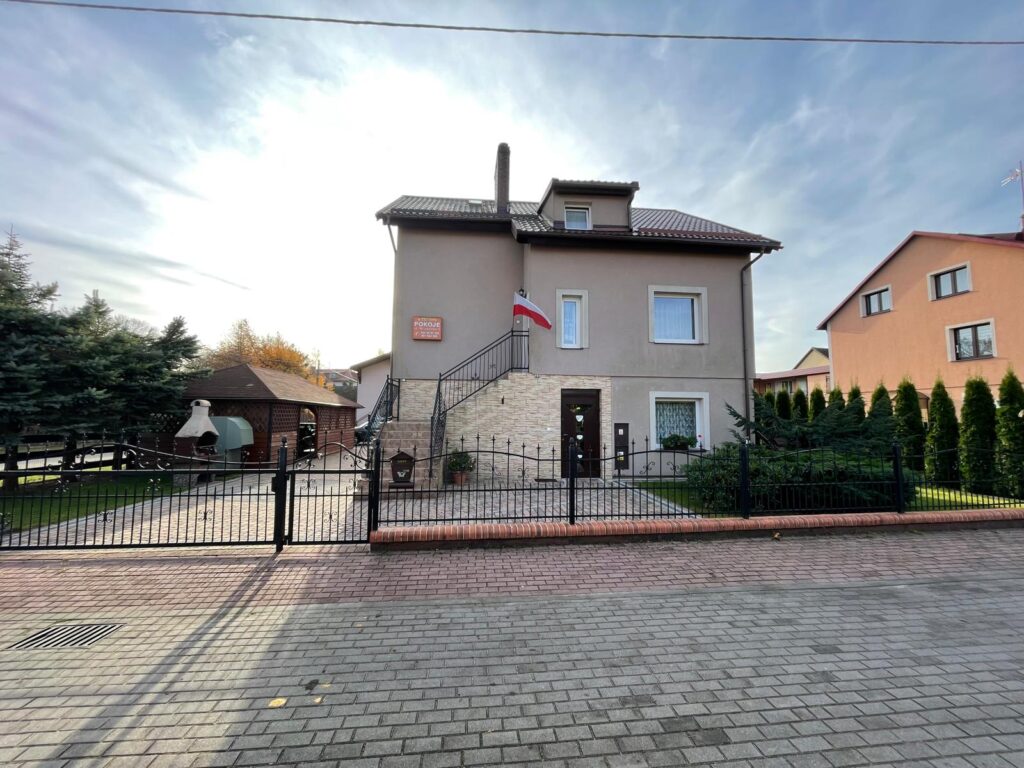 Przytulny pensjonat w Nowęcinie nad jeziorem Sarbsko