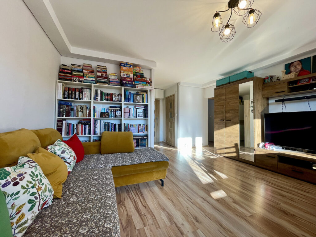 REZERWACJA!Słoneczne 4 pokojowe mieszkanie położone przy ul. Teligi w Lęborku z 2 balkonami