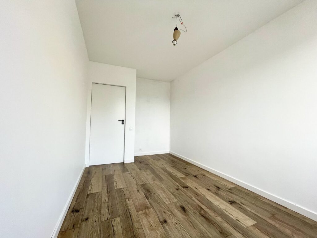 2 pokojowe mieszkanie ul. Emilii Plater z balkonem miejscem postojowym oraz komórką lokatorską