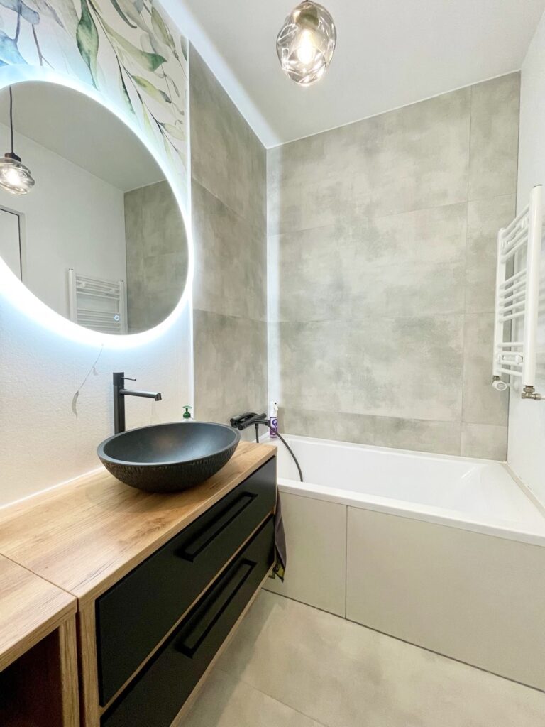 2 pokojowe mieszkanie ul. Emilii Plater z balkonem miejscem postojowym oraz komórką lokatorską