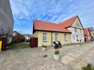 Bezczynszowe mieszkanie położone w Centrum Łeby przy ul. Kościuszki z ogródkiem i garażem