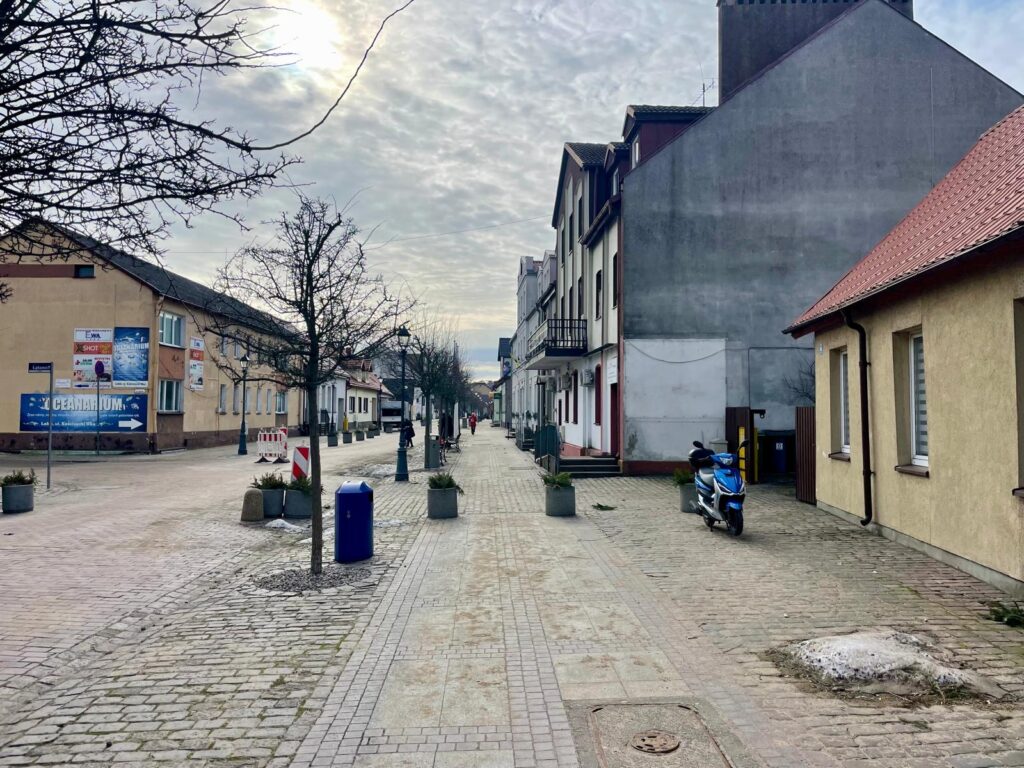 Bezczynszowe mieszkanie położone w Centrum Łeby przy ul. Kościuszki z ogródkiem i garażem