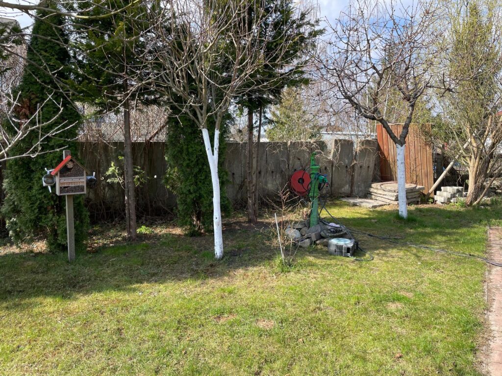 Dom położony w Leśnicach z garażem, sklepem oraz miejscem pod wynajem na paczkomat