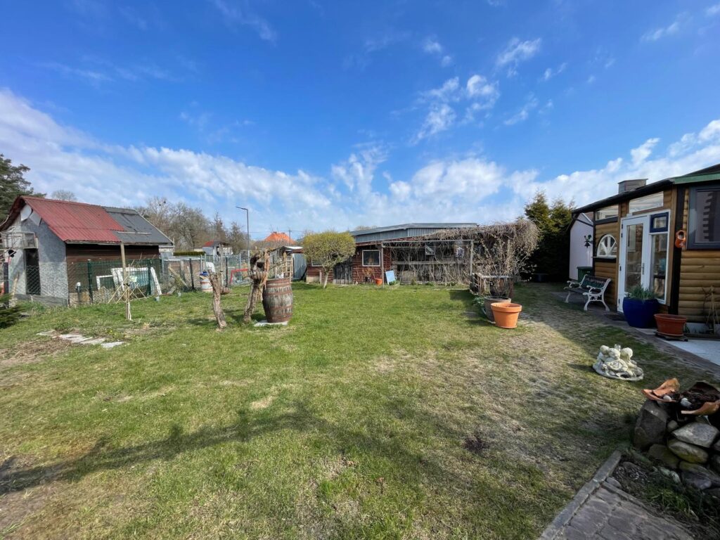 Dom położony w Leśnicach z garażem, sklepem oraz miejscem pod wynajem na paczkomat