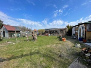 Dom położony w Leśnicach z garażem, sklepem oraz miejscem pod wynajem na paczkomat