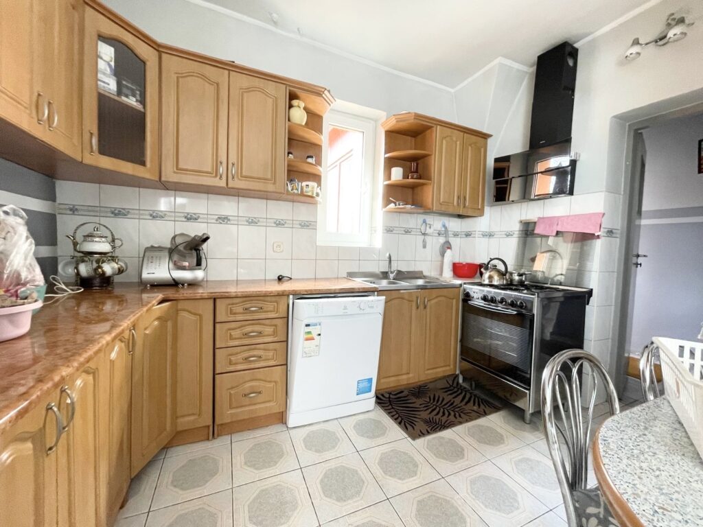 2 pokojowe mieszkanie położone w Lubiewie Lęborskim z 2 działkami i garażem