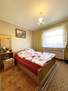 2 pokojowe mieszkanie położone w Lubiewie Lęborskim z 2 działkami i garażem