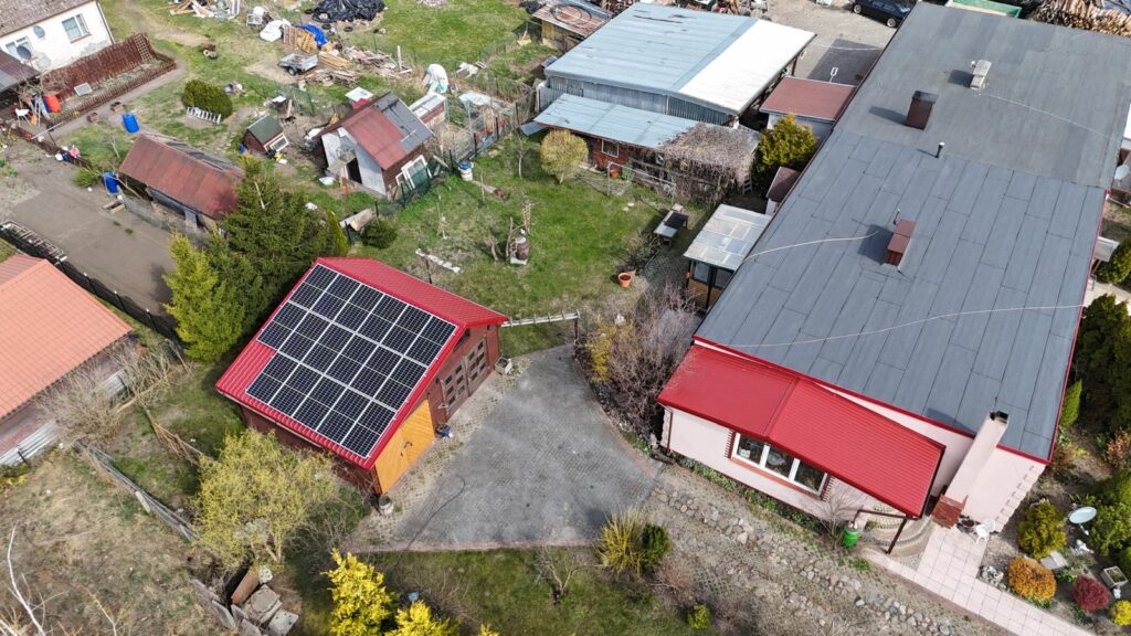 Dom położony w Leśnicach z garażem, sklepem oraz miejscem pod wynajem na paczkomat