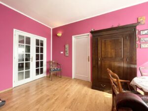 Dom położony w Leśnicach z garażem, sklepem oraz miejscem pod wynajem na paczkomat