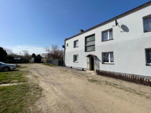 2 pokojowe mieszkanie położone w Lubiewie Lęborskim z 2 działkami i garażem