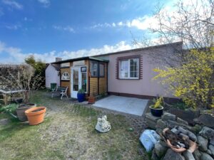 Dom położony w Leśnicach z garażem, sklepem oraz miejscem pod wynajem na paczkomat