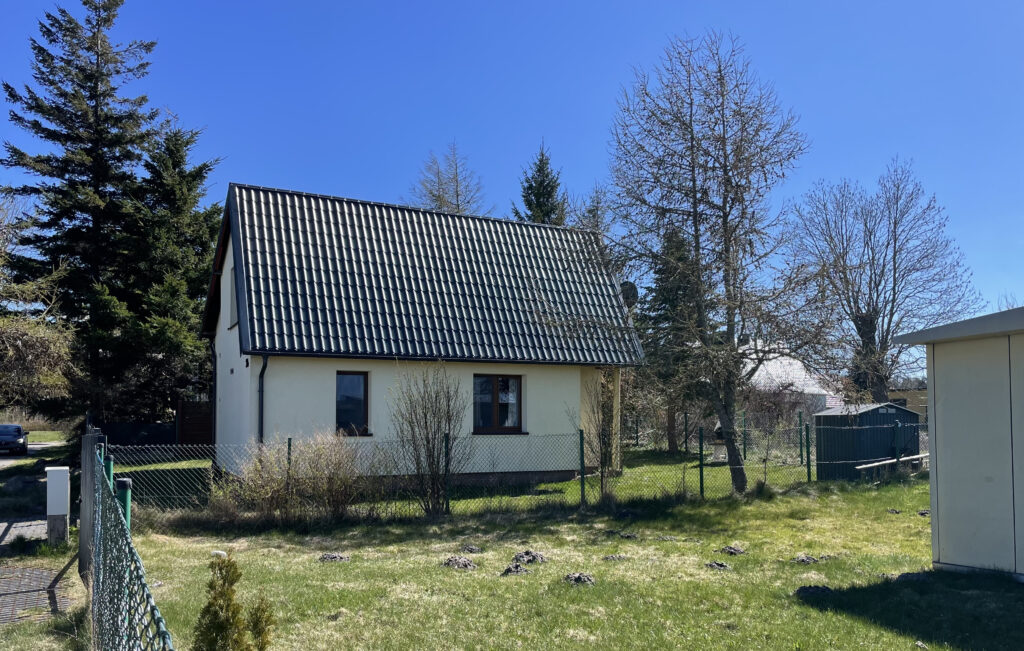 Przytulny dom położony w miejscowości Żarnowska przy ul. Jeziornej