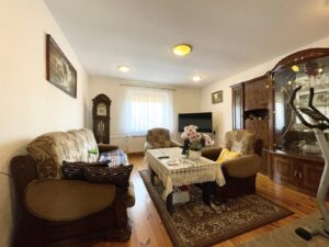 2 pokojowe mieszkanie położone w Lubiewie Lęborskim z 2 działkami i garażem