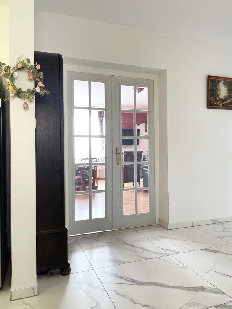 Dom położony w Leśnicach z garażem, sklepem oraz miejscem pod wynajem na paczkomat