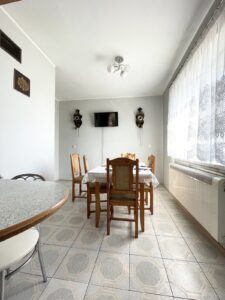 2 pokojowe mieszkanie położone w Lubiewie Lęborskim z 2 działkami i garażem