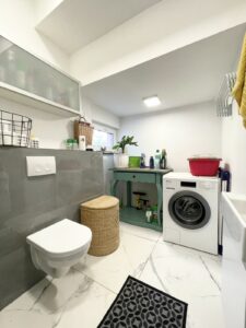 Dom położony w Leśnicach z garażem, sklepem oraz miejscem pod wynajem na paczkomat