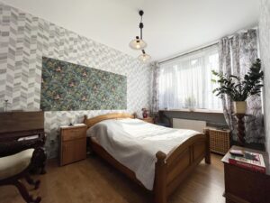 Dom położony w Leśnicach z garażem, sklepem oraz miejscem pod wynajem na paczkomat