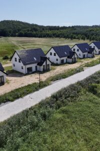 DOM Z DUSZĄ – CISZA, LAS I NOWOCZESNOŚĆ blisko jezioro las