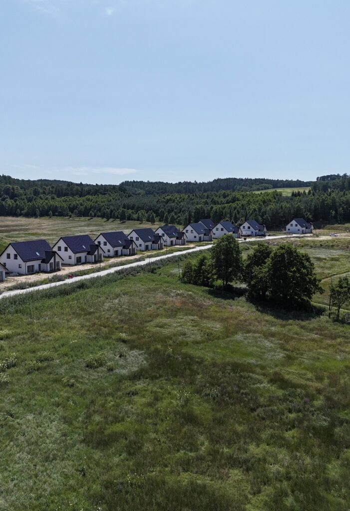 DOM Z DUSZĄ – CISZA, LAS I NOWOCZESNOŚĆ blisko jezioro las