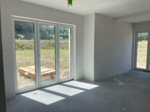 DOM Z DUSZĄ – CISZA, LAS I NOWOCZESNOŚĆ blisko jezioro las